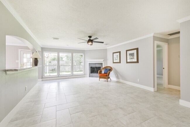 Foto del edificio - 1623 Stonehaven Village Cir