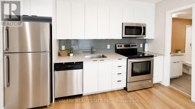 Building Photo - 305 Rideau St