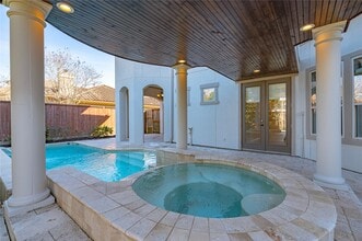 Building Photo - 538 Villa Dr