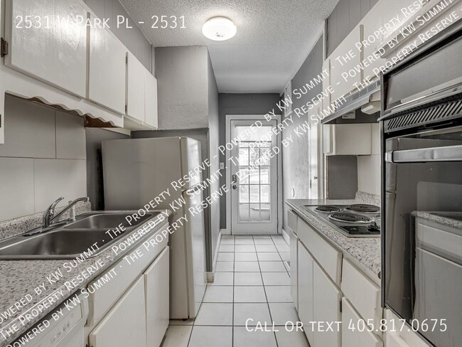 Foto del edificio - 2531 W Park Pl