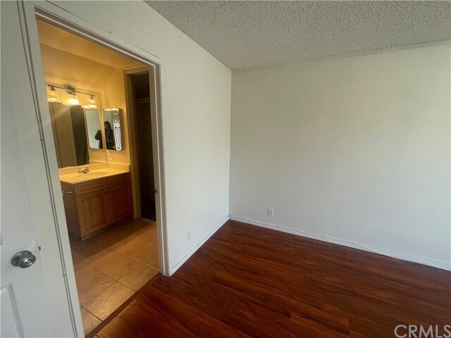 Foto del edificio - 1379 S Park Ave