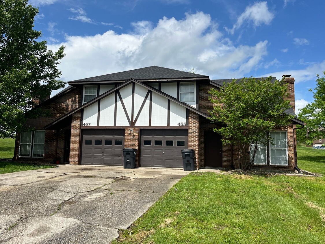 Primary Photo - 455-457 Maple Grove Way