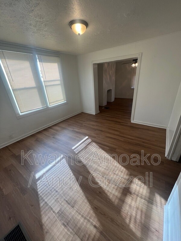 Foto del edificio - 406 S Harris Ave