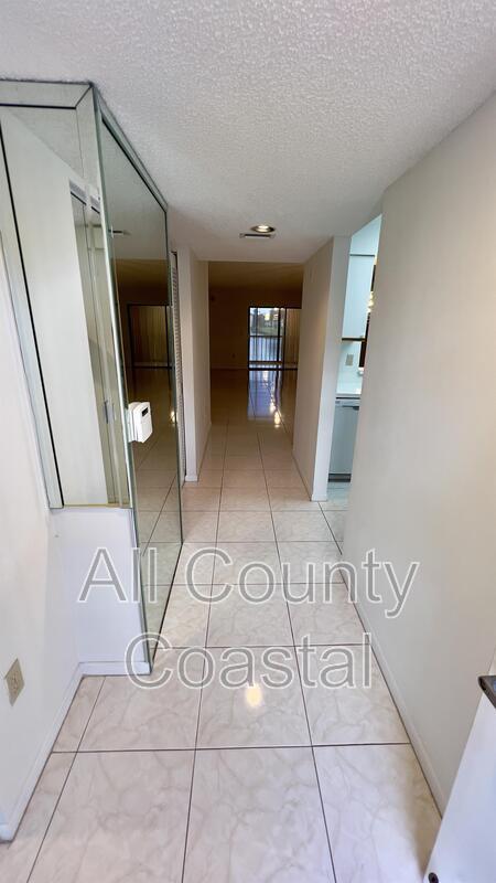 Foto del edificio - 6121 Pointe Regal Cir
