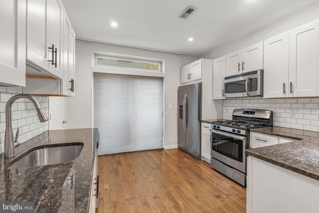 Building Photo - 1341 S 20th St