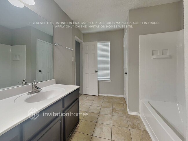 Foto del edificio - 910 Simi Dr