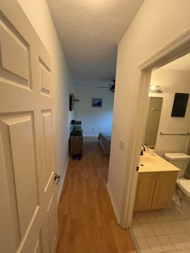 Building Photo - 4083 Crystal Lake Dr