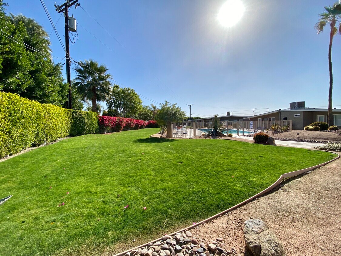 Primary Photo - 2200 E Sahara Rd