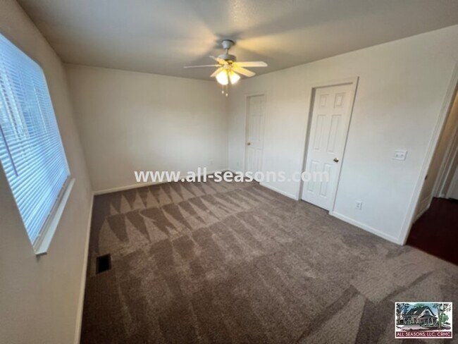 Foto del edificio - Charming rancher with a finished basement ...