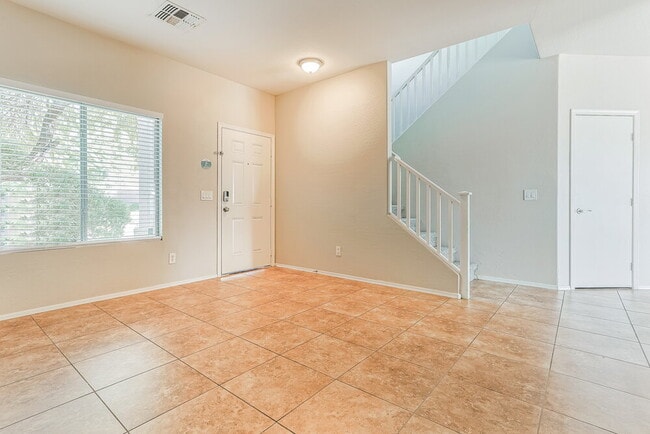 Building Photo - 1695 E Chelsea Dr