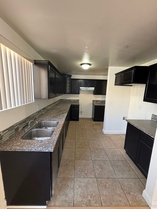 Building Photo - 314 E 120th St