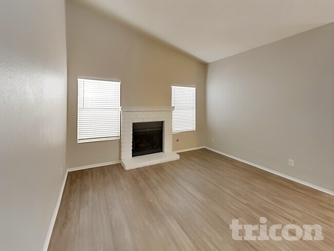 Building Photo - 528 Dutchman Ave