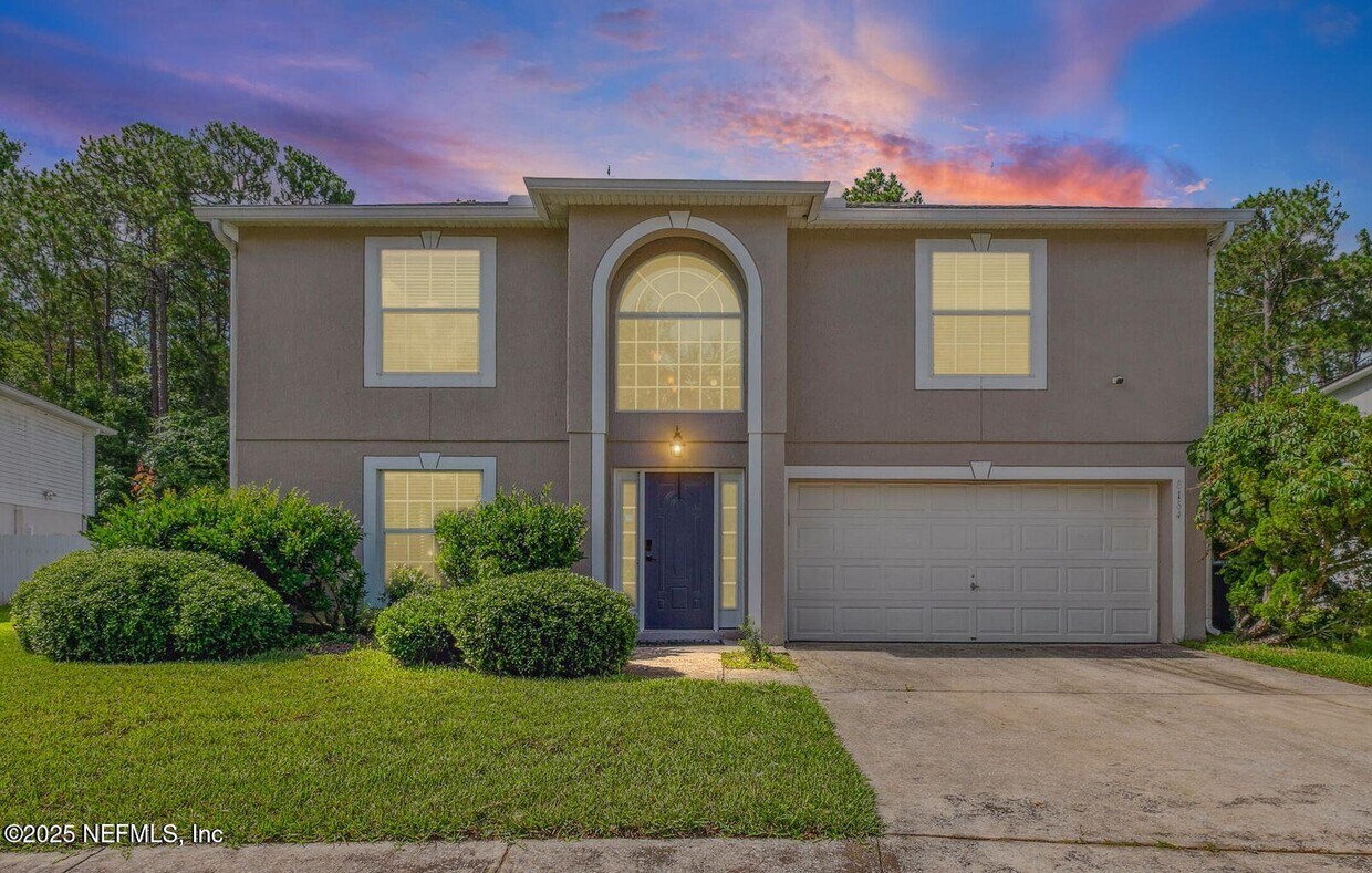 Foto principal - 8164 Foxdale Dr