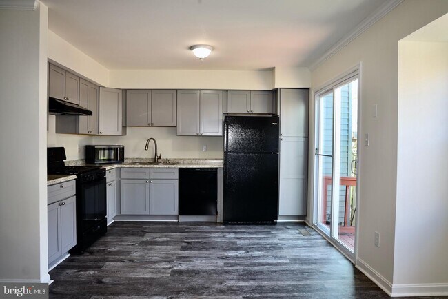 Building Photo - 17960 Milroy Dr