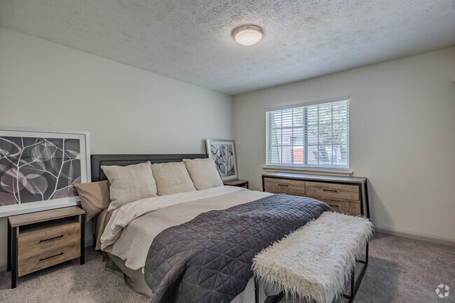 3BR, 2BA - 1200SF - Master Bedroom - Icon Avondale Apartments