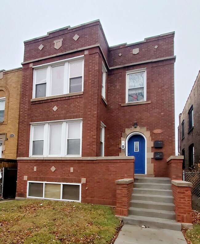 6752 S Champlain Ave Unit 1, Chicago, IL 60637 Apartments in Chicago