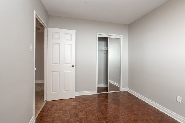 Building Photo - 230 Oak St