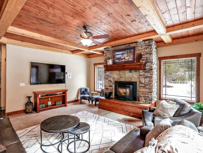 Foto del edificio - 235 Moonridge Dr
