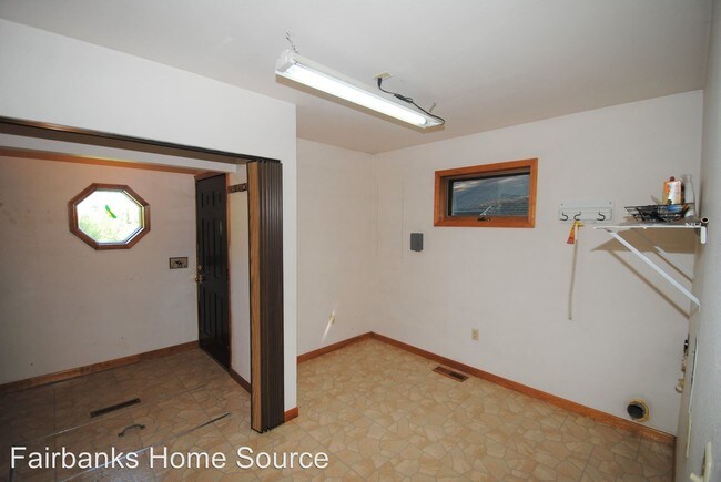 Building Photo - 3 br, 3 bath House - 337 Hagelbarger Ave