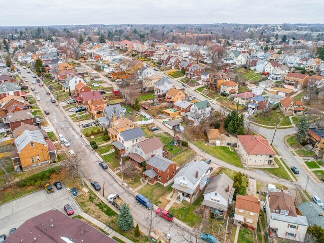 Building Photo - AVAILABLE MID-MARCH! Don’t miss this STUNNING 3 BEDROOM BRICK HOME LOCATED IN WEST VIEW!