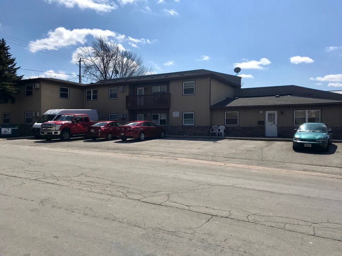 111 E Peckham St Neenah Wi 54956 Apartments Neenah Wi Apartments Com