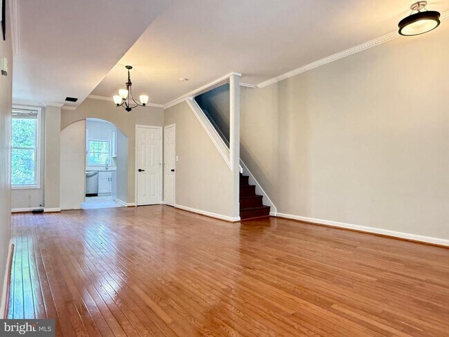 Foto del edificio - 1004 Girard St NW
