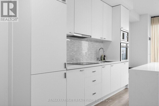 Photo du bâtiment - 27 Bathurst St