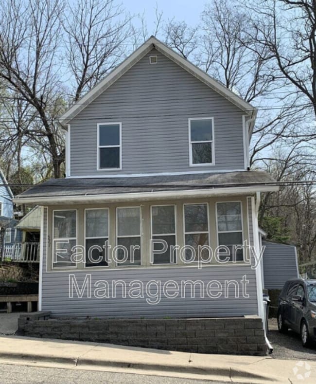 Building Photo - 527 E Hickory St