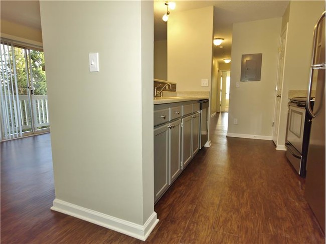 Building Photo - 1620 Arlyn Cir