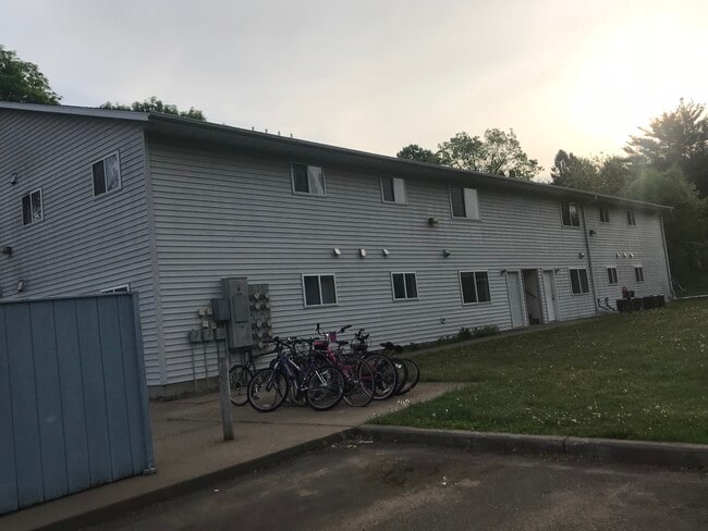 Building Photo - 414 14th Ave W