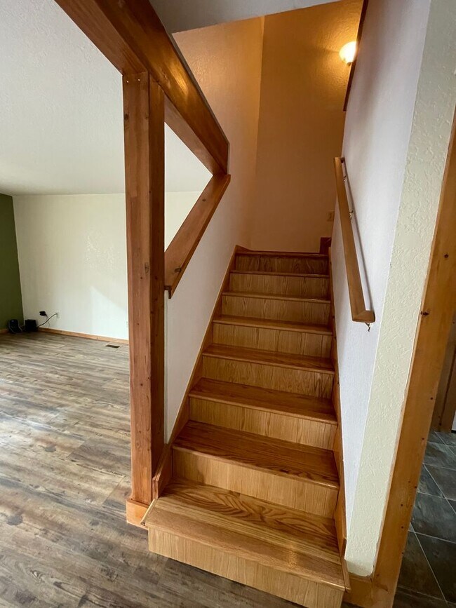 Building Photo - 697 Waverly Pl