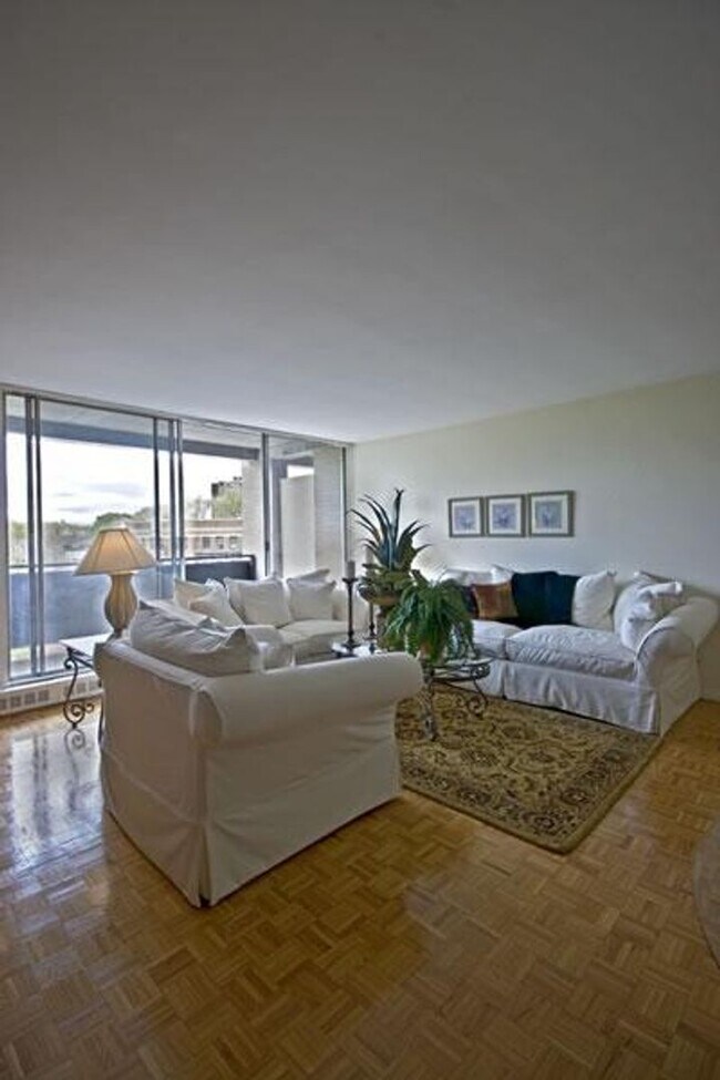 Building Photo - Spacious 1 bedroom