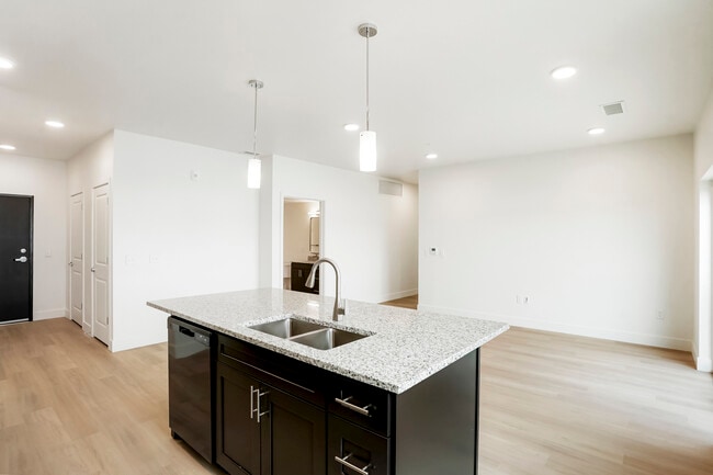 Photo - 2950 Hawthorn Ave Apartment