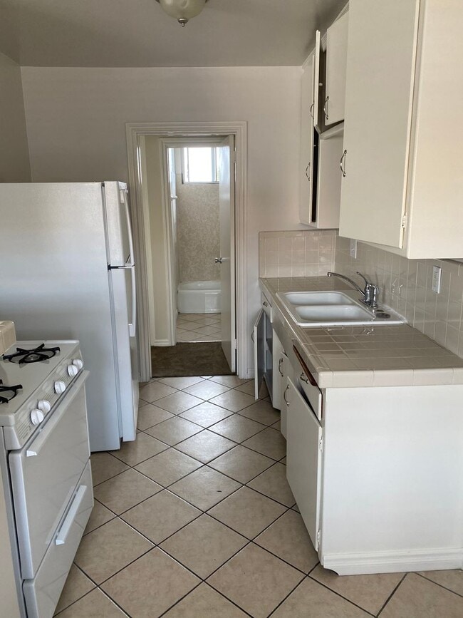 Photo - Cozy one bedroom one bathroom apartment with pool.