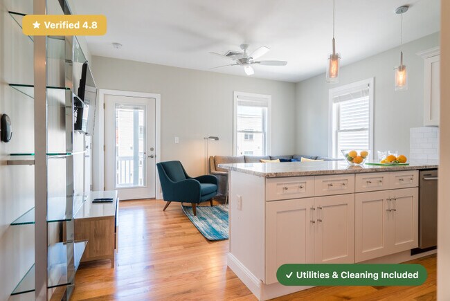 Foto del edificio - Furnished Bedroom with Private Bath in South Boston