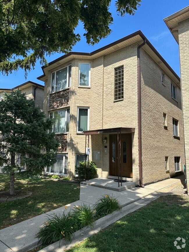 Building Photo - 2605 N 76th Ave