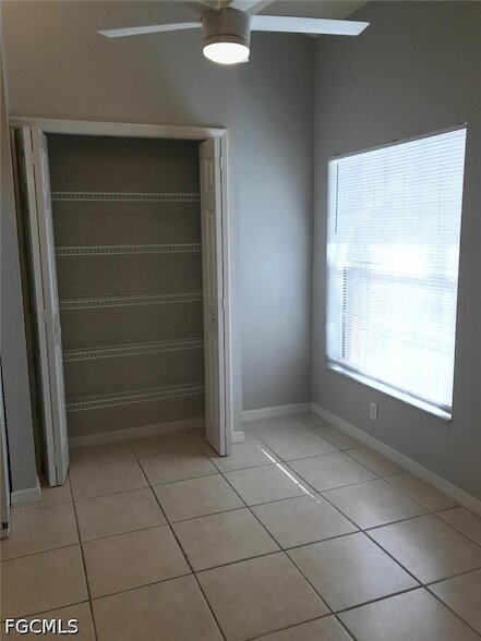Building Photo - 4330 SW 7th Pl
