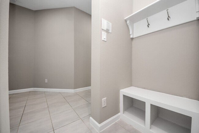 Foto del edificio - 8114 Silverspot Ln