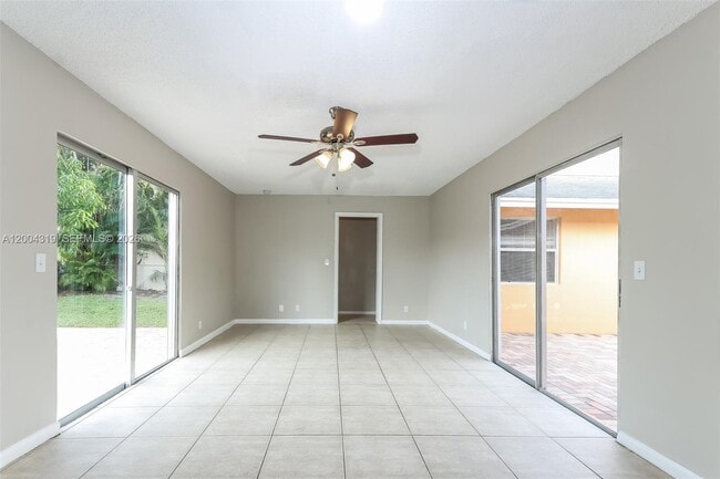 Foto del edificio - 10404 Oliver Ln