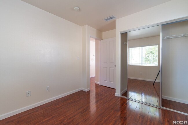 Building Photo - $4,300 / 4br - 1524ft2 - $4,300 | 4 bd/3 b...