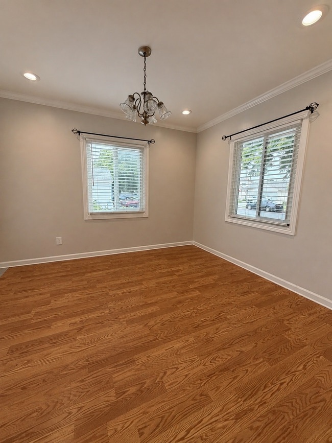 Foto del edificio - East Long Beach 3 bedroom 2 bath w/ bonus room
