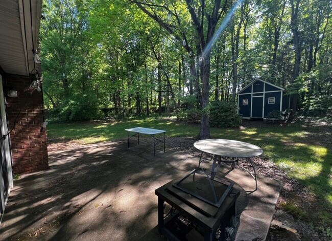 Foto del edificio - 9426 Robert Burns Ct