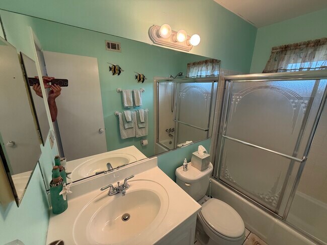 Building Photo - 701 Barcelona Ave