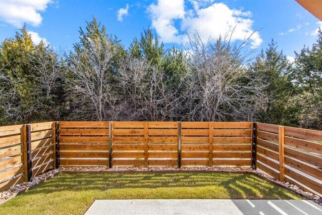 Foto del edificio - Upgraded Mira Lagos townhome with EV Charger and 2 car garage