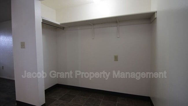 Foto del edificio - 5029 Walker Ave