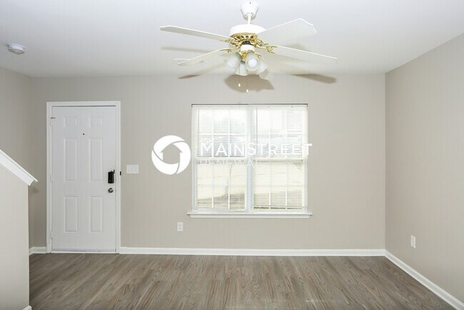 Building Photo - 4 Bedroom Pet-Friendly Home in Charlotte, NC with Main Street Renewal