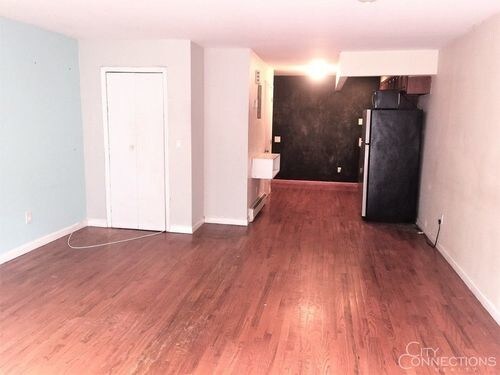 Building Photo - 413 HALSEY St