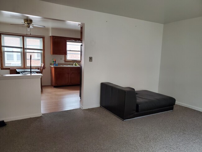 Foto del edificio - 9455 Maple Dr