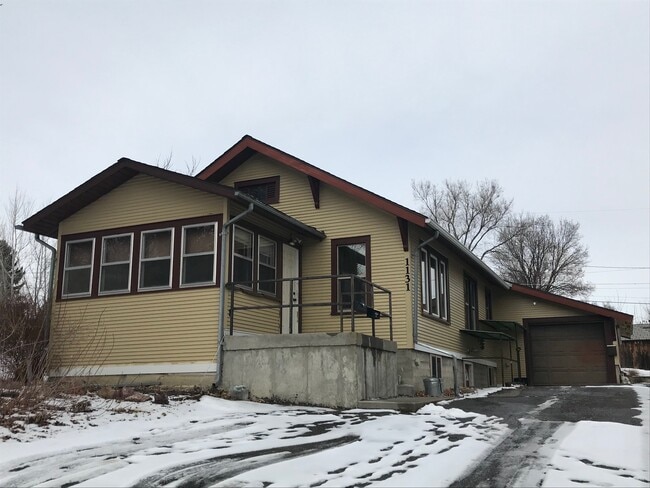 Building Photo - 1131 Miles Ave