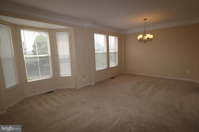 Foto del edificio - 46180 Chester Terrace